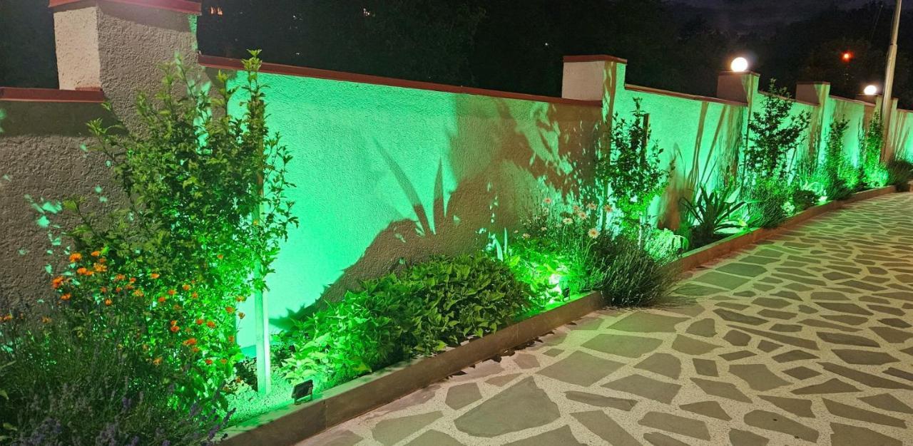 Sierra Hotel Tbiliszi Kültér fotó