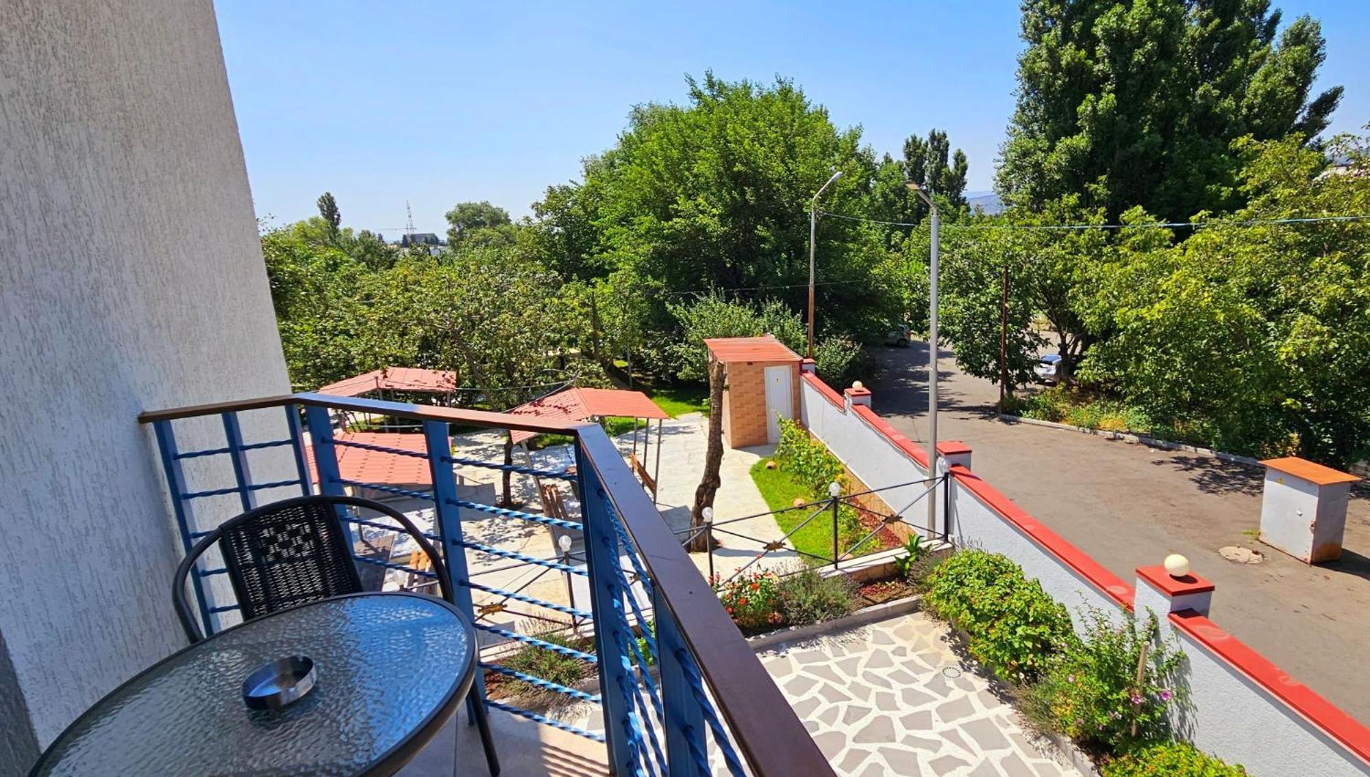 Sierra Hotel Tbiliszi Kültér fotó